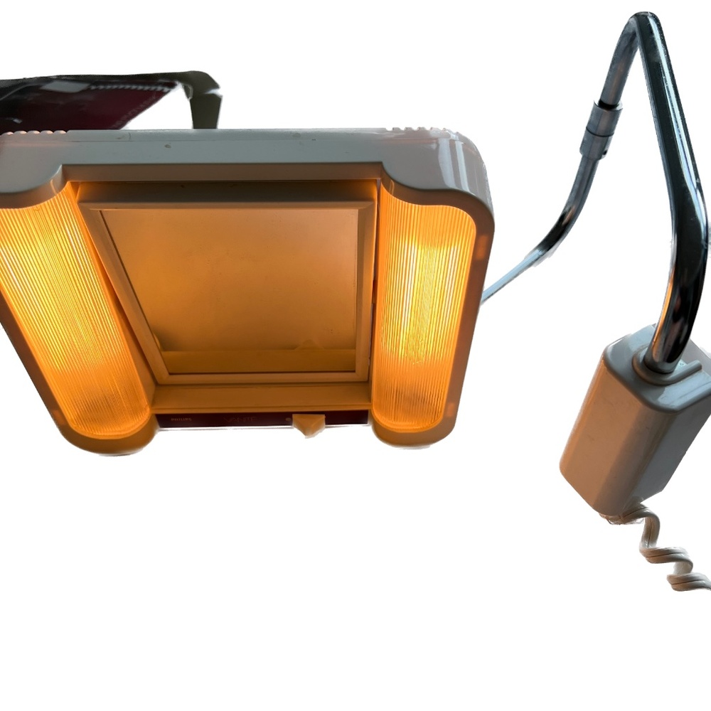 Philips Mirror Wall Mounted Lighted Vanity Makeup Model HP8200